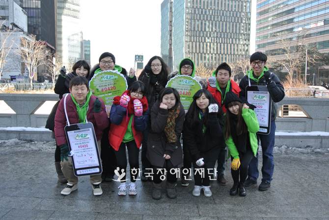 장통교에서의 허브메신저 6기들의 단체사진